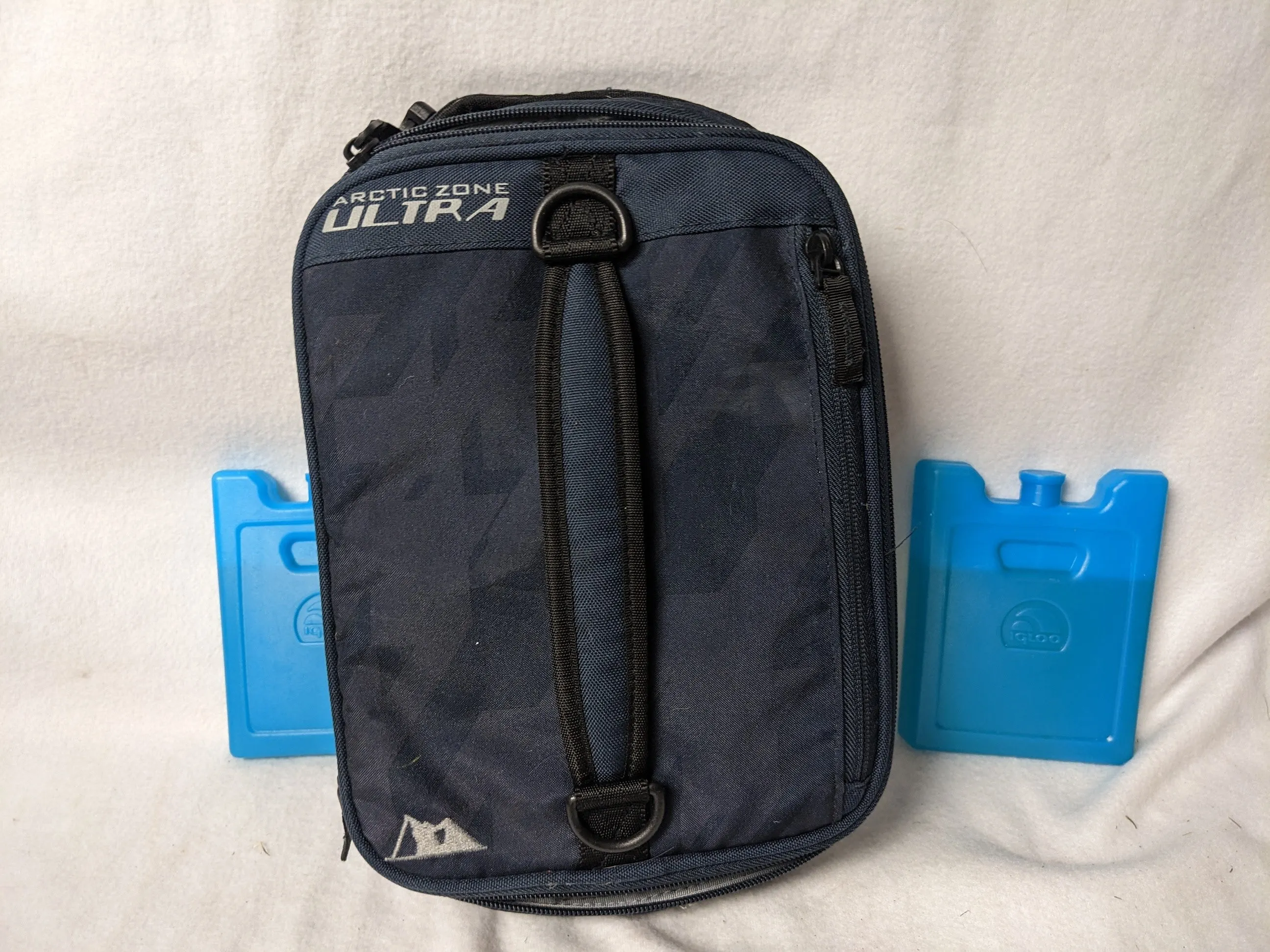 Artic Zone Ultra Soft-Sided Cooler Bag w/Refreezable Size 10x8x4 Color Blue Used