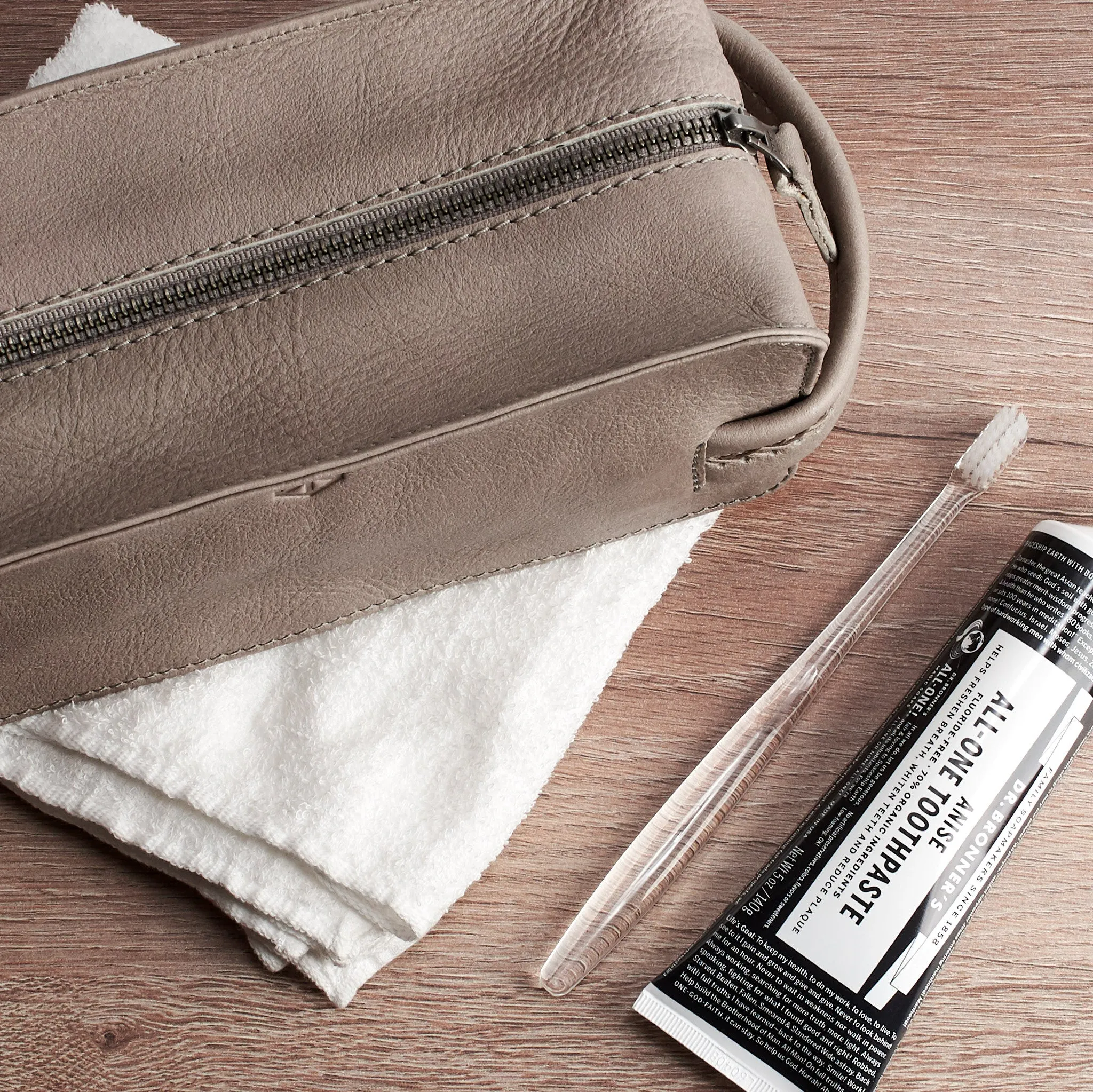 Barber Toiletry · Grey