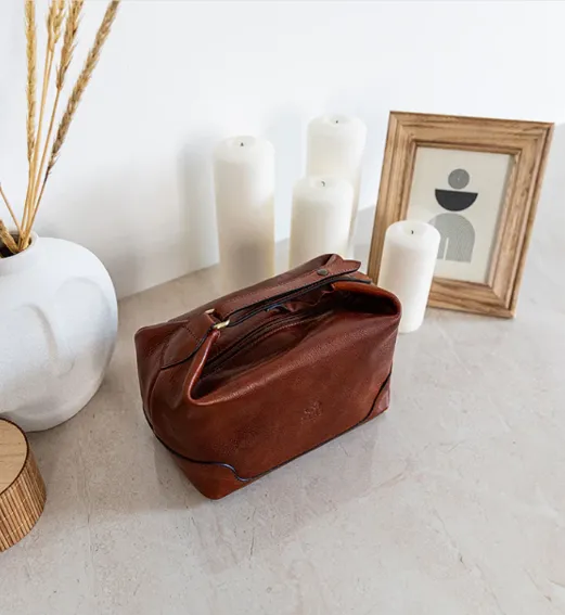 Men's Leather Toiletry Bag - Brown