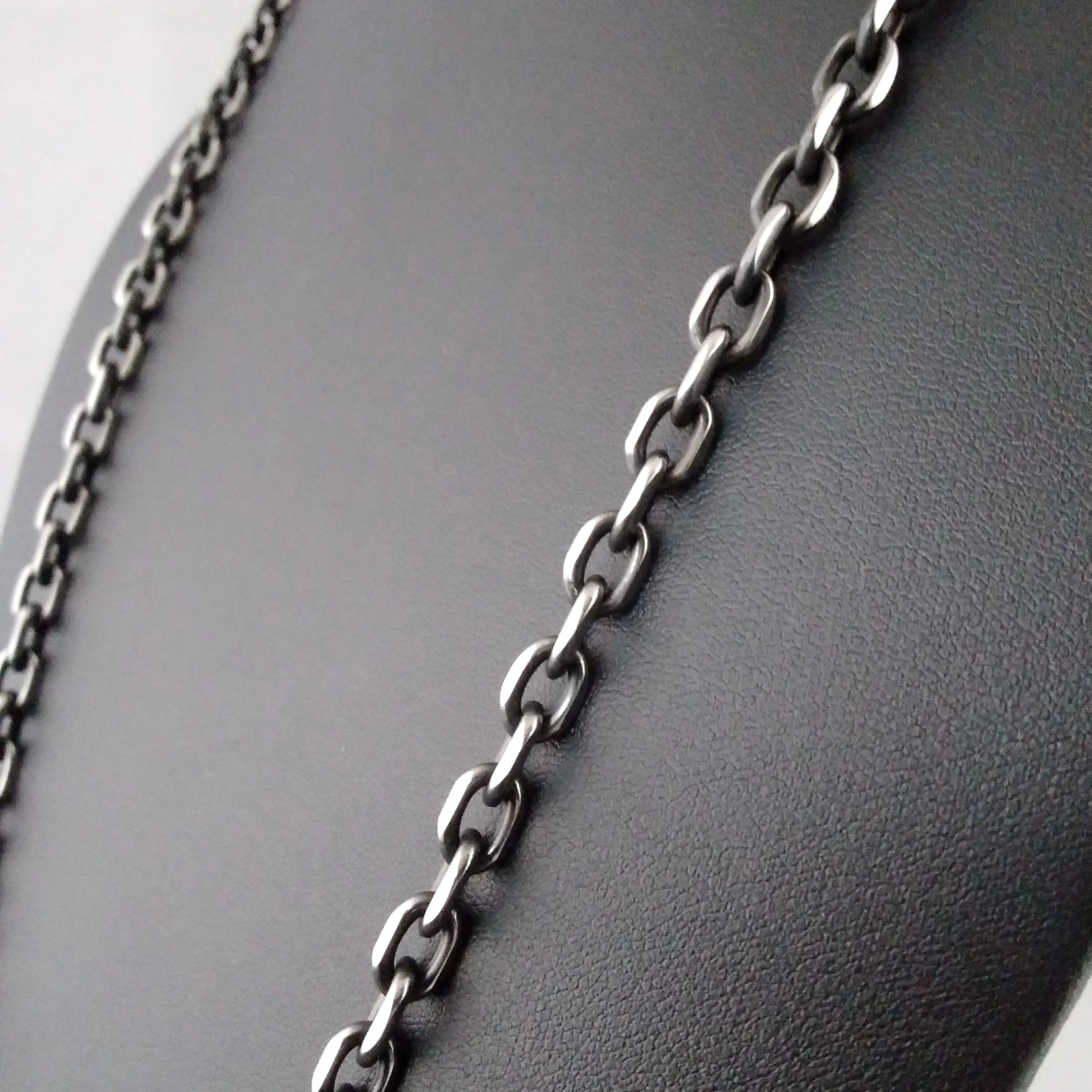 Rolo Chain Necklace Silver & Gunmetal Black Oval